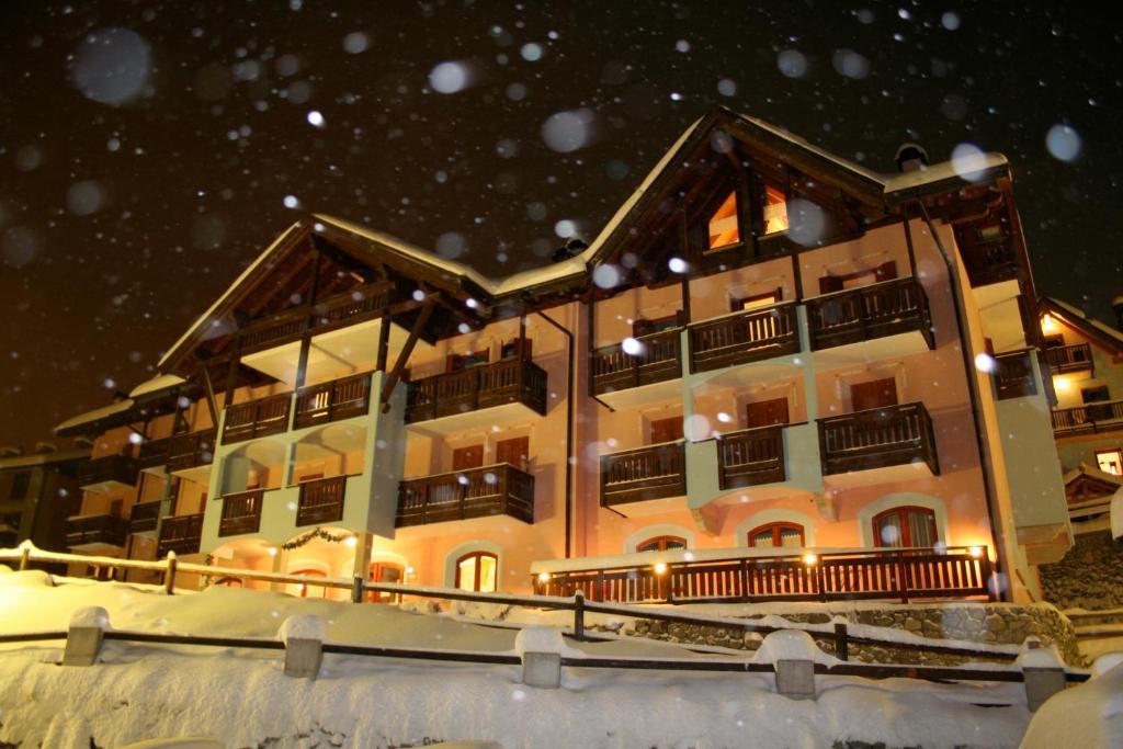 Hotel Residence Dahu Passo del Tonale Εξωτερικό φωτογραφία